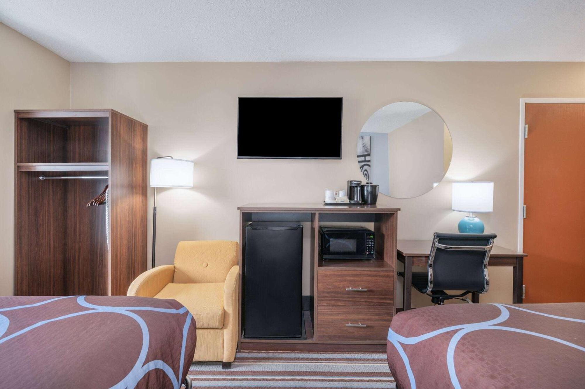 Super 8 By Wyndham Joliet Hotel Eksteriør billede