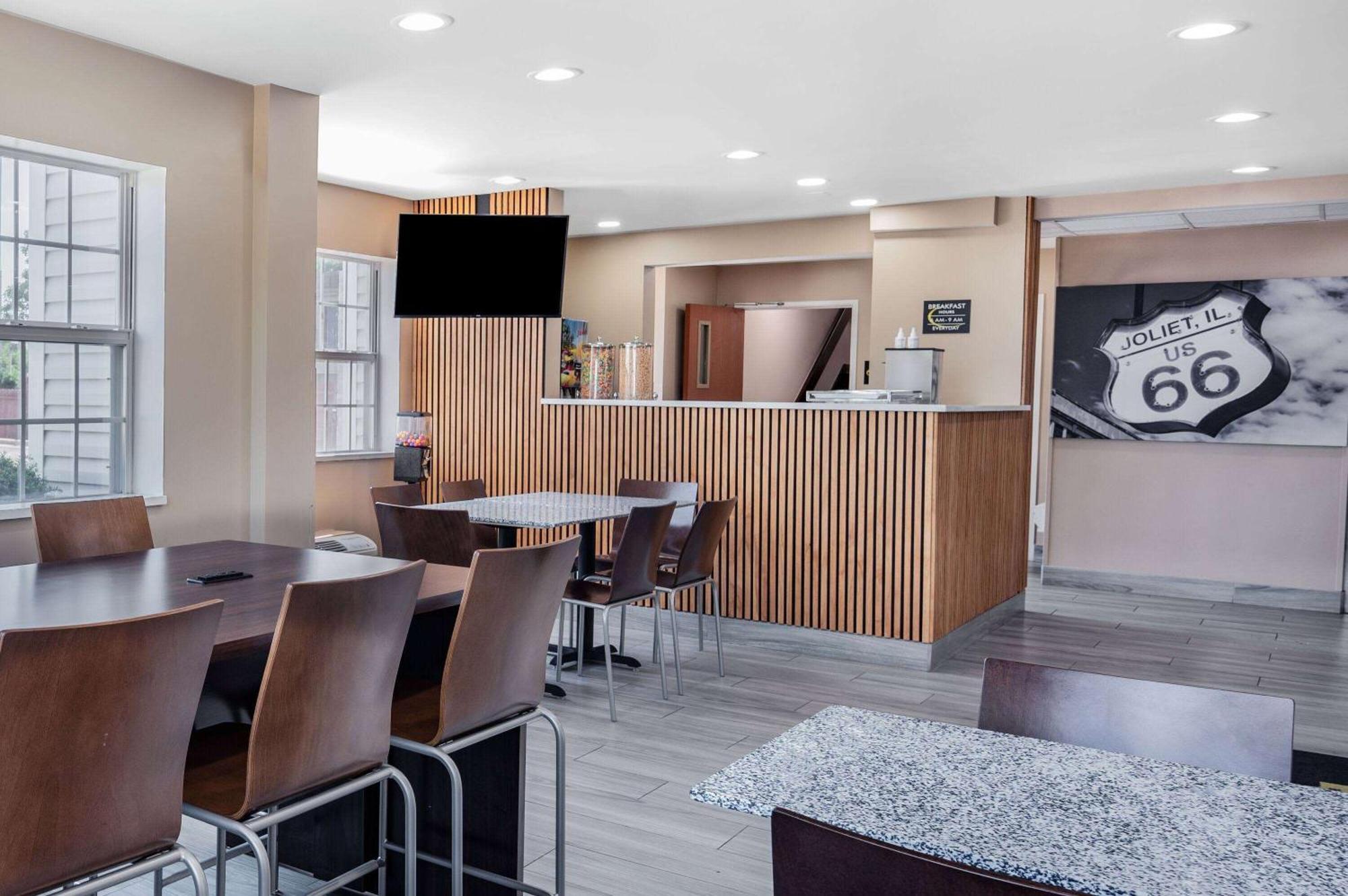 Super 8 By Wyndham Joliet Hotel Eksteriør billede